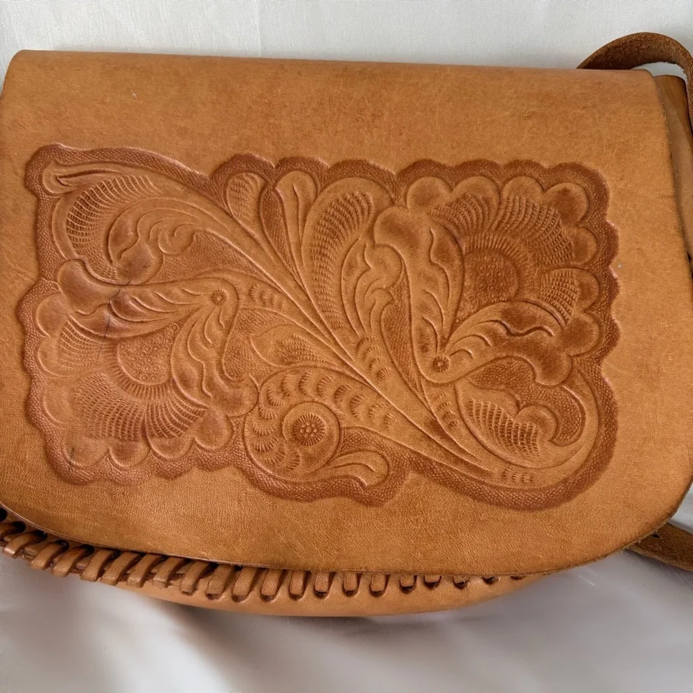 Vintage 70s tooled leather purse crossbody tan brown